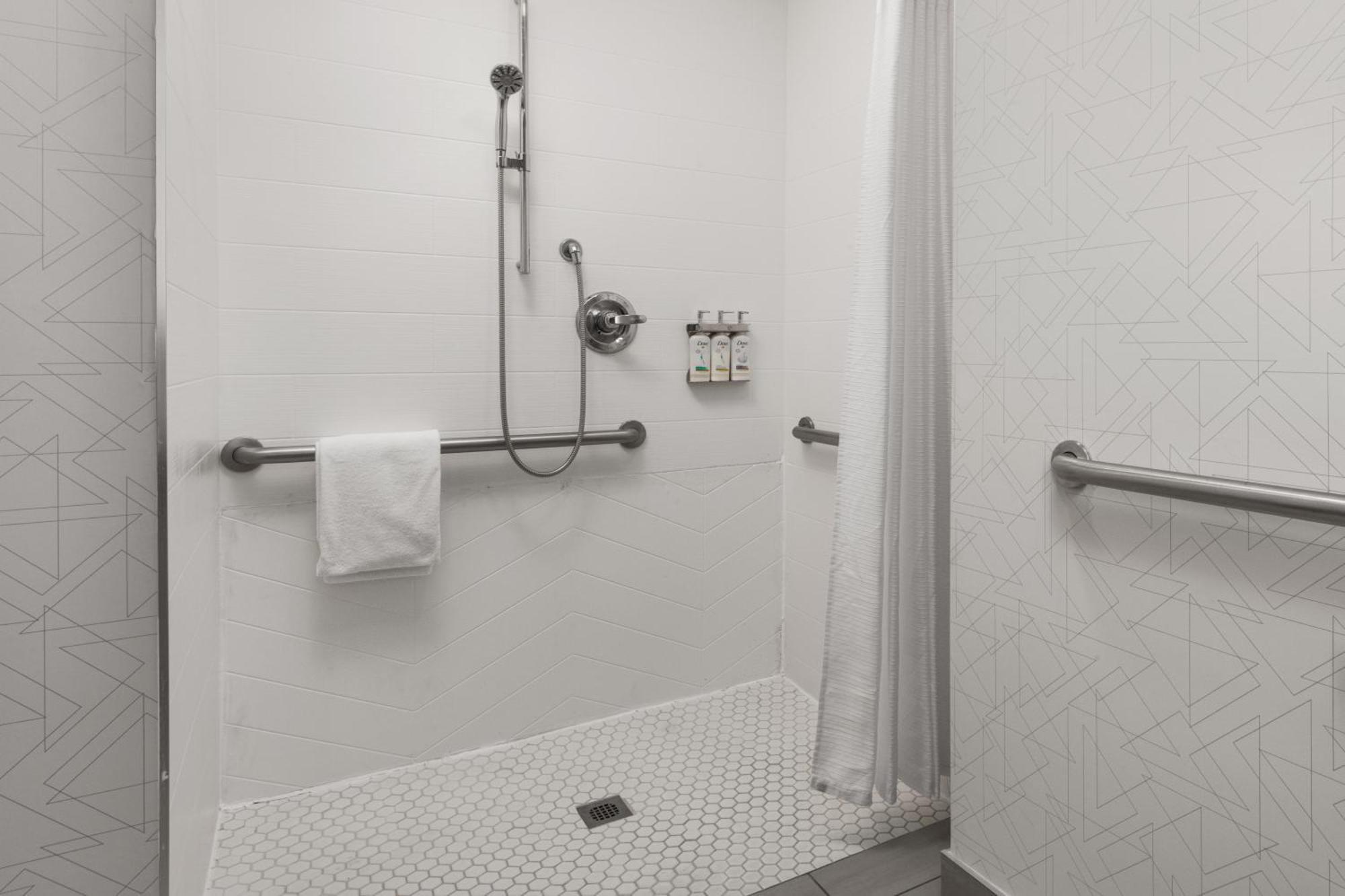 Express River Park Highway 41 By Ihg Fresno