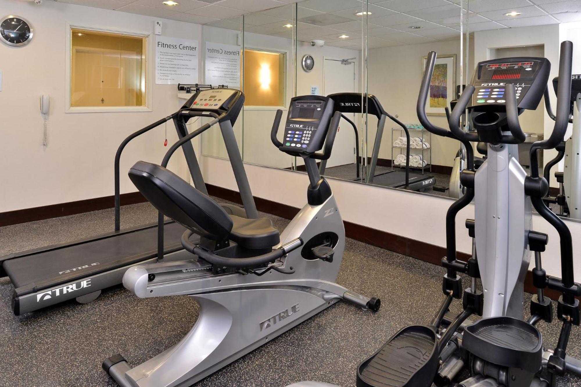 Hotel Express River Park Highway 41 By Ihg