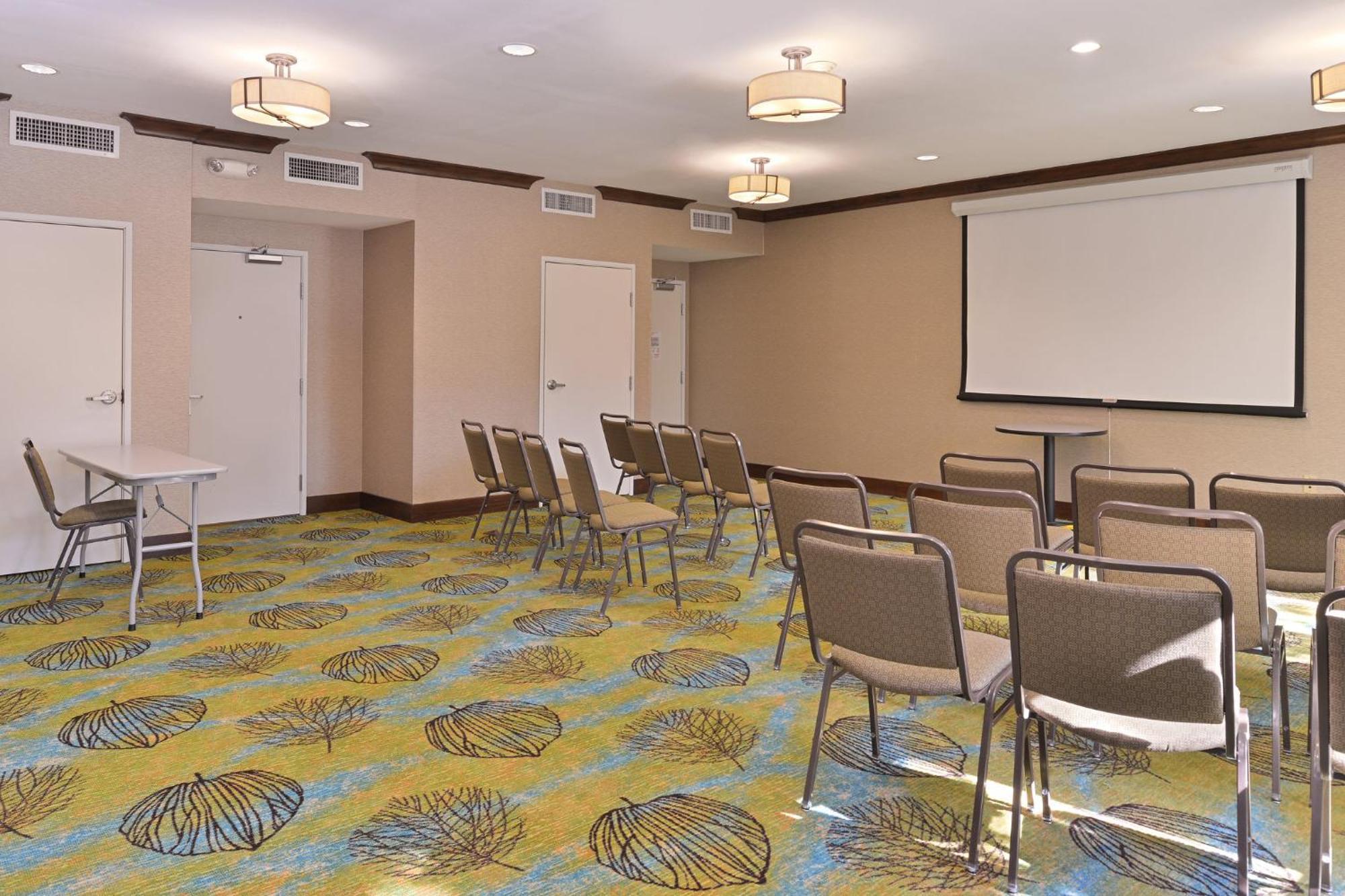 Hotel Express River Park Highway 41 By Ihg 3*