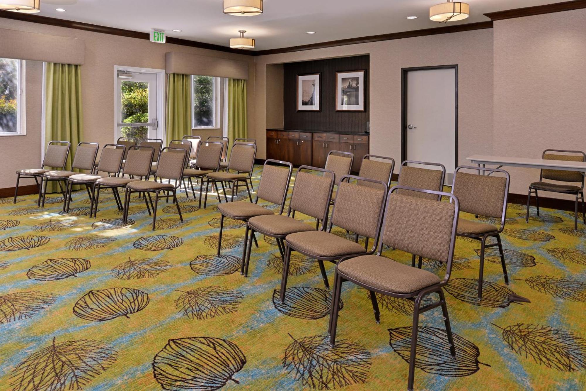 Express River Park Highway 41 By Ihg Hotel
